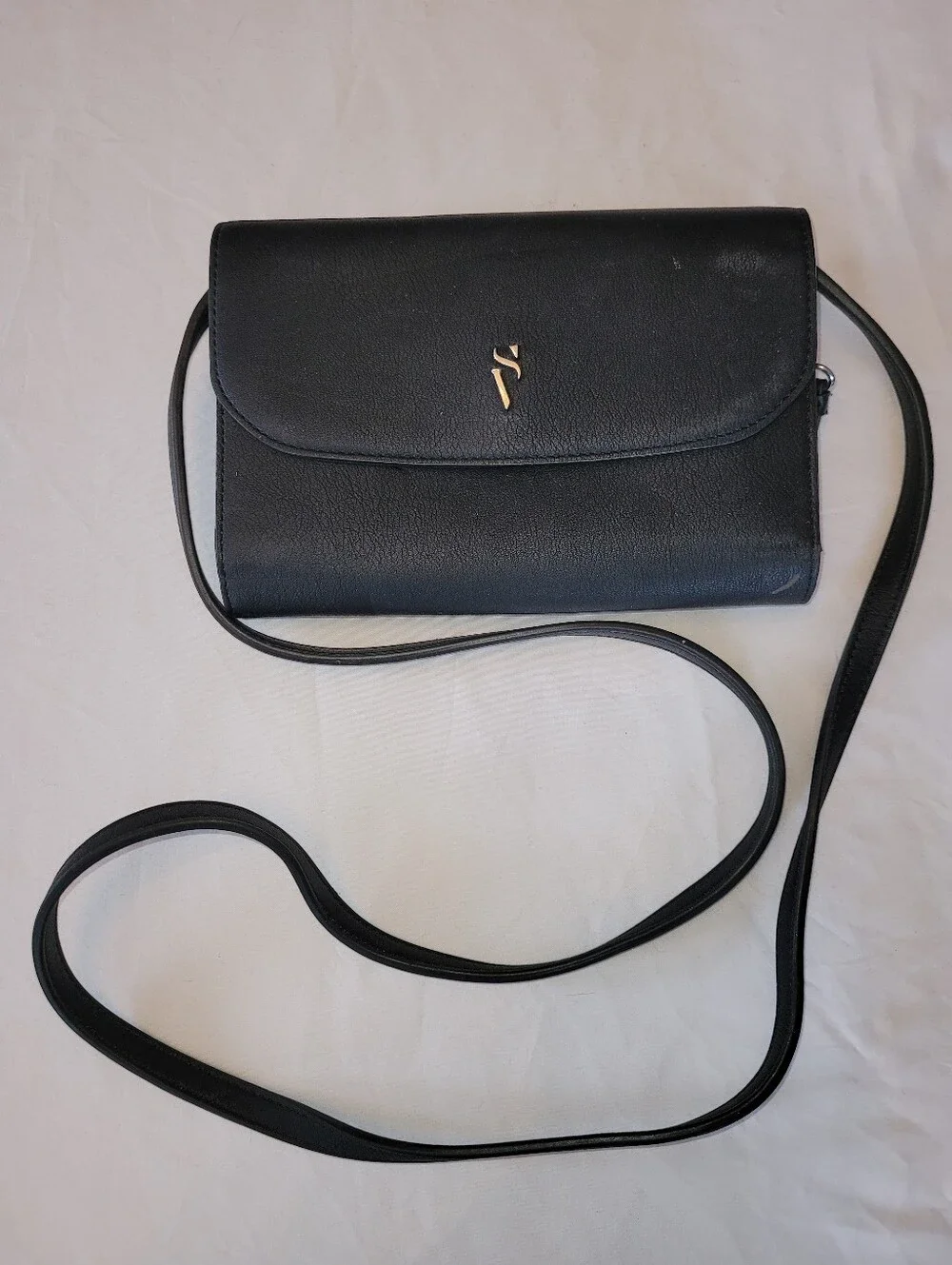 Simply Vera Vera Wang black faux leather crossbody bag
